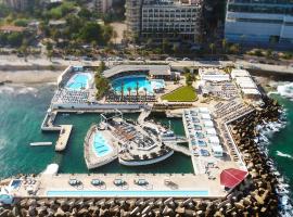 Riviera Hotel and Beach Lounge, Beirut, hotell i Beirut