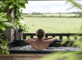 LE DOMAINE DES PRES VERTS Nature & Spa, hotel in Jouey