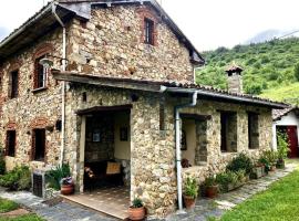 Casa el Frances, hotel con estacionamiento en Candamo