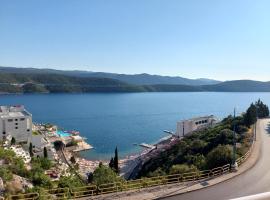 Apartments Menalo, hotel u Neumu