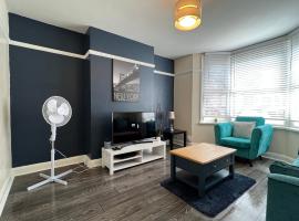 Comfortable King Bed - Location - Contractors - Family - Parking, апартамент в Бедфорд