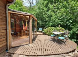 Chalet insolite au cœur des Cévennes, hotel a Vébron