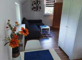 Apartment-Ferienwohnung 3 Treffen am Ossiachersee、トレフェンの駐車場付きホテル