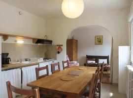 Gîte CARLINES - 6 personnes - "Les Gites du Chalet" à Autrans、オトゥランのホテル