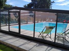 The Originals City, Hôtel Rey du Mont Sion, Saint-Julien-en-Genevois Sud、Saint-Blaiseのロマンチックホテル