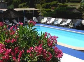 Villa la Soleiade 3Gites 2à4 pers climatisés, au Lac de Saint-Cassien proximité Cannes Mandelieu la Napoule Frejus St Raphael
