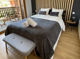 Appartement 53m2 rénové dans un chalet au coeur de Charmey avec vue sur les montagnes, Hotel in der Nähe von: Wellnesscenter Les Bains de la Gruyère, Charmey