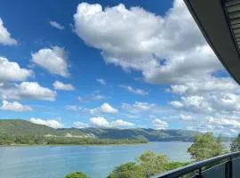 Departamento con vista al lago en Veneto Village