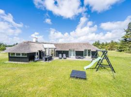 Holiday home Vejers Strand XX, hotel familiar en Vejers Strand