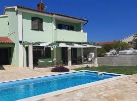 Nice Home In Liznjan With Wifi