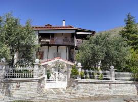 Kotrwnas Family Traditional Villa Seaview: Kotronas şehrinde bir otel