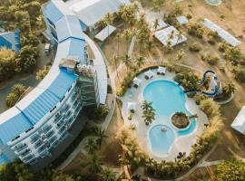 Solea Seaview Resort, hotel cerca de 10,000 Roses Café, Isla de Mactán