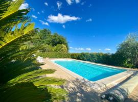 ALTEZZA piscine privée, hotel pre rodiny v destinácii Saint-Martin-dʼArdèche
