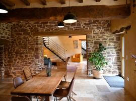 LES CHAMBRES AUX LOUPS, bed and breakfast en Iffendic