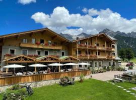 Landhotel Strasserwirt, hotel v destinaci Sankt Ulrich am Pillersee