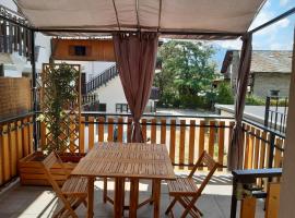 Appartamento con terrazza - Aymavilles, Hotel in Aymavilles