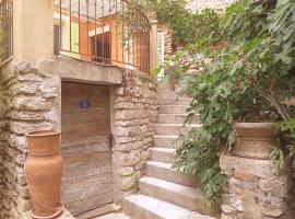 maison au coeur de Fontaine de Vaucluse, nichée sur le rocher et surplombant la sorgue, hotel di Fontaine-de-Vaucluse