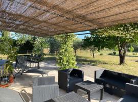 Maison de plain pied avec terrain de pétanque, holiday home in Draguignan