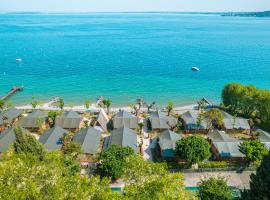 Camping Village Riva Blu – hotel przy plaży w mieście Padenghe sul Garda