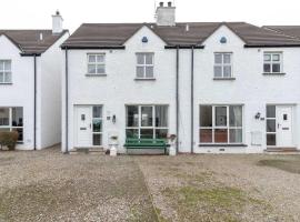 Strand Cottages Ballycastle Seafront, отель в городе Балликасл