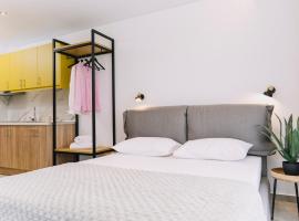 BLUE STONE Luxury Suites, Ferienwohnung mit Hotelservice in Limenaria