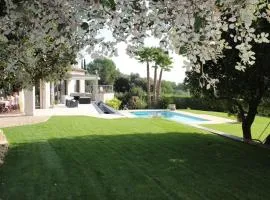 Luxurious villa 4 bedrooms in secluded area, swimming pool