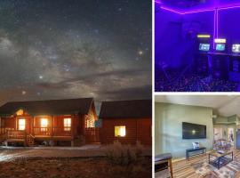 --30 mins to Zion--Two Cabins w/ Game Room--Bryce/Lake Powell/Grand Canyon, hotel in Kanab