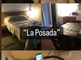 LA POSADA, hotel sa parkingom u gradu Aiguá