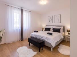 New Apartments Nenna - Three Bedroom Near Split, готель у місті Mravince