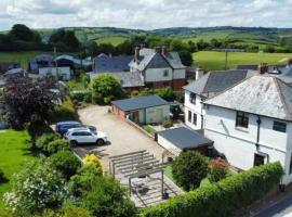 Exmoor House, hotel with parking in Wheddon Cross