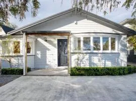 Kuku Villa - Te Awanga Holiday Home