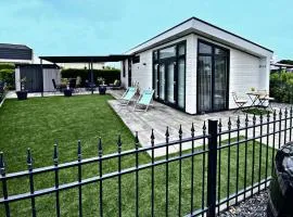 Ferienhaus LuxChalet #VAJU Lathum# am See, Strand, Pool, Nationalpark