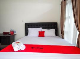 RedDoorz Syariah near RS Hermina Yogyakarta, hotel v destinaci Seturan