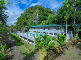 Benarat Lodge, cabin in Mulu