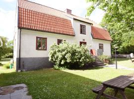 Cozy holiday home located on Gotland, feriehus i Slite