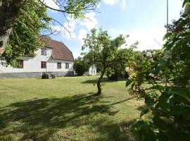 Cozy holiday home located on Gotland, hotel in Slite