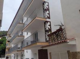 Malva Hostel, hotel in L'Estartit