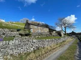 Dove Cottage - Stay at Gwens