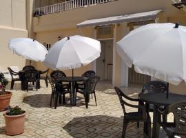 Apartamentos Martell, cheap hotel in Playa de Santiago