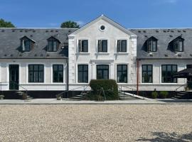 Lynæs Hotel, beach hotel in Hundested