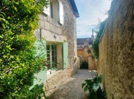 Maison Le Troubadour, hotel with parking in Ribérac