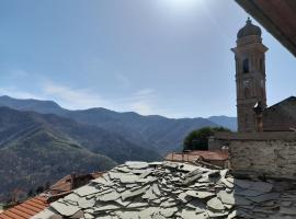 Casa Vacanze La Mezzaluna, ξενοδοχείο με πάρκινγκ σε Molini di Triora