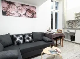 Super Central Quiet Studio