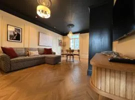 STAY IN STYLE OPPOSITE WINDSOR CASTLE & free parking