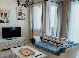 Appt cosy 65 m2 coeur de ville à 150 m de la plage, khách sạn ở Royan