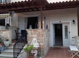 Limnaria Deluxe Maisonette, вілла у місті Nea Paphos