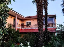 Rania's guest house, hotel con estacionamiento en Aridaía