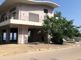 Maisonette by the sea, hotel with parking in Katakolon