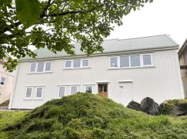 Abbasa hús-Grandpa s house Kumlavegur 9, cabaña o casa de campo en Miðvágur