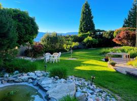 Spacious and quiet garden view room, hotel di Kelowna